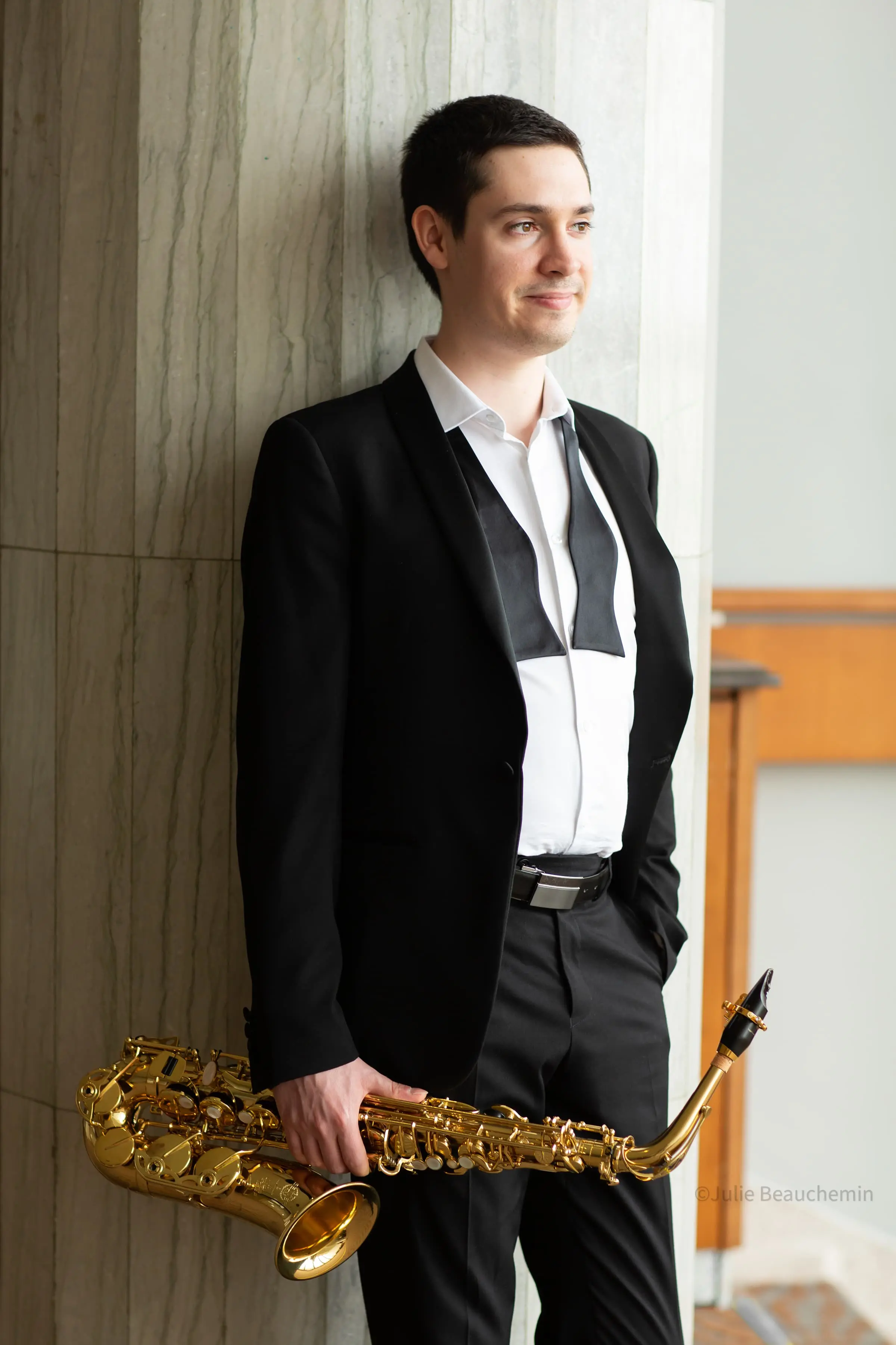 Jérémy David jouant du saxophone
